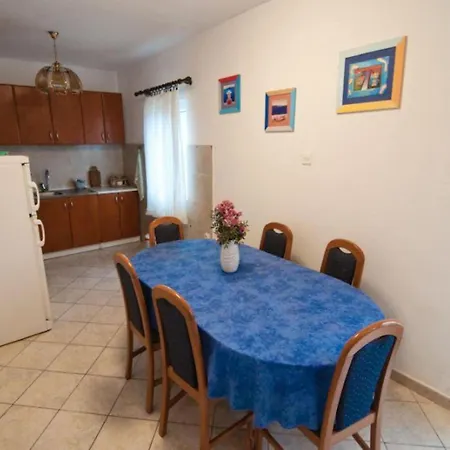 Three Bedroom With Sea View Nečujam